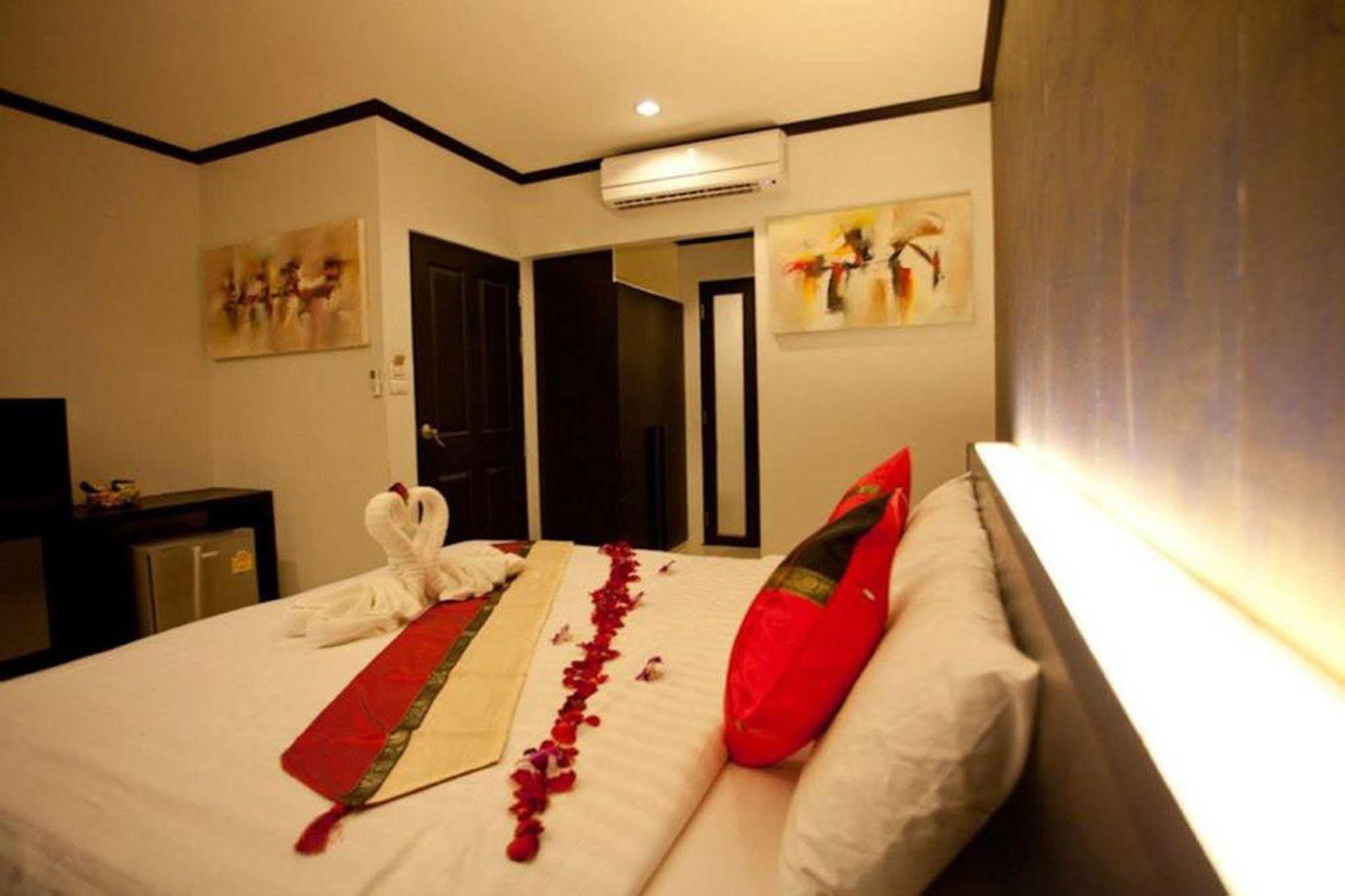 Kata Green Beach Hotel Экстерьер фото