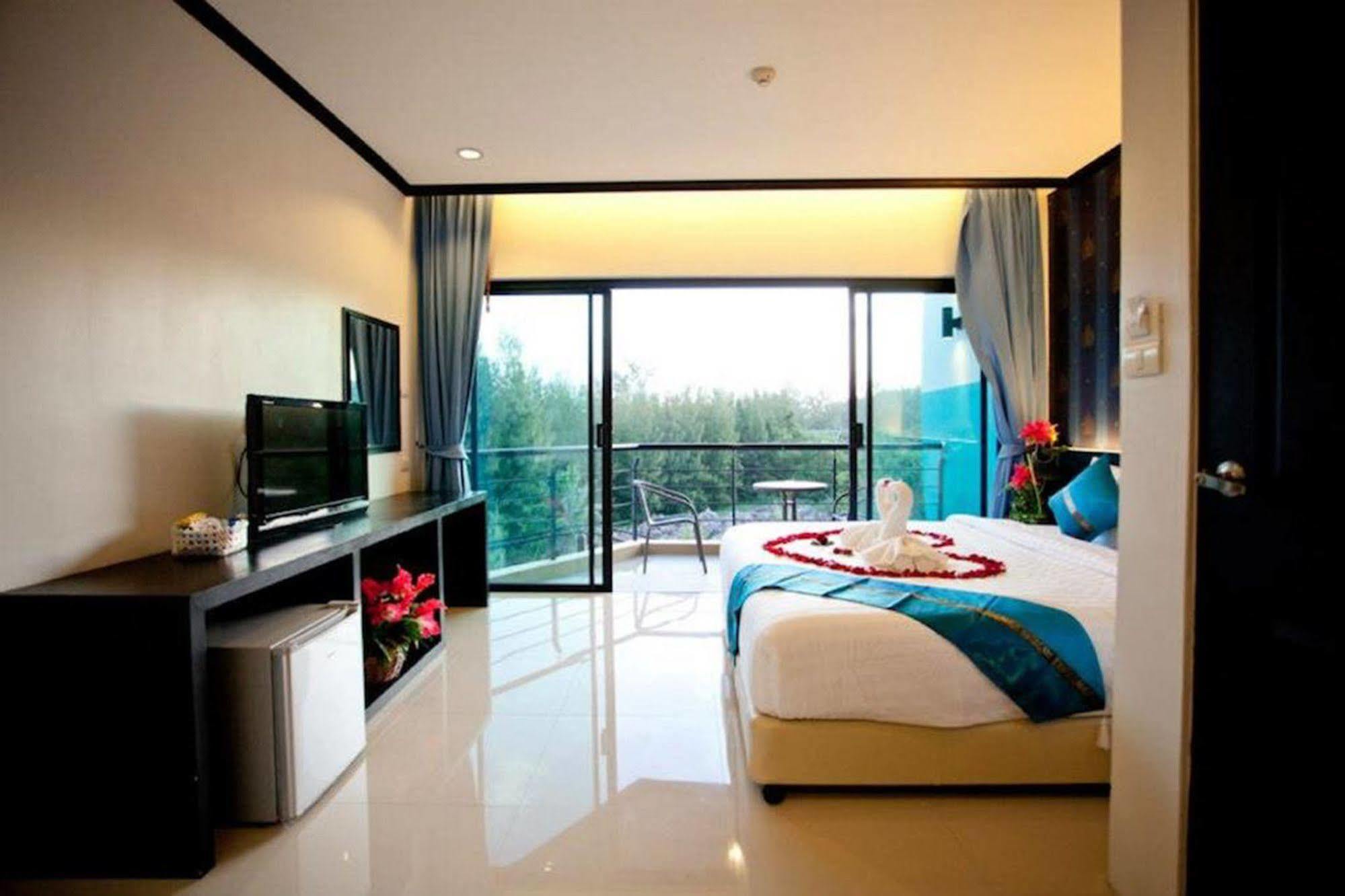 Kata Green Beach Hotel Экстерьер фото